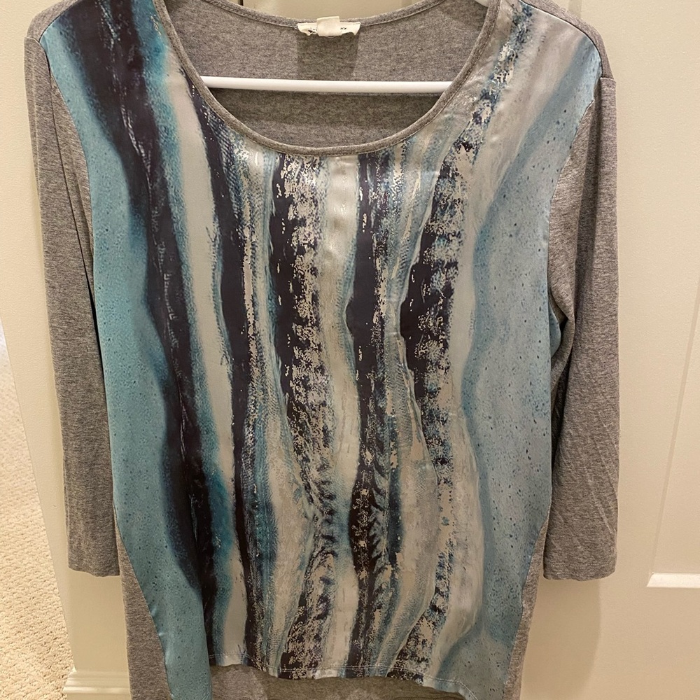 Tribal three quarter length shirt, size M